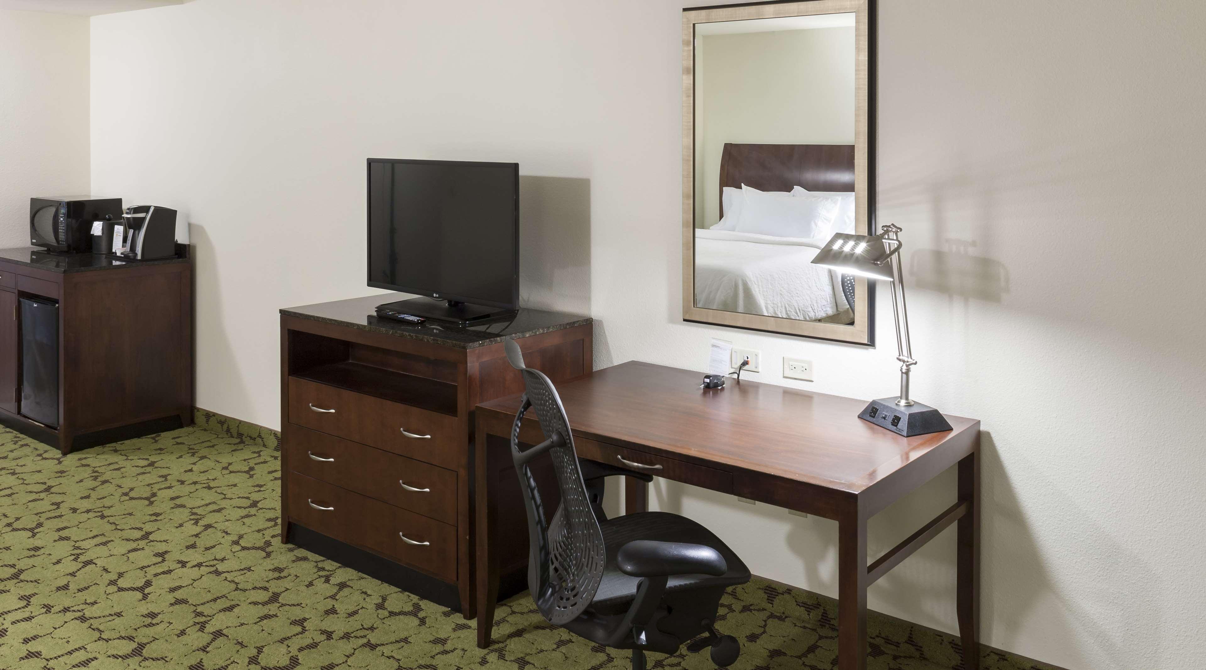 Hilton Garden Inn Dallas/Данканвиль Экстерьер фото