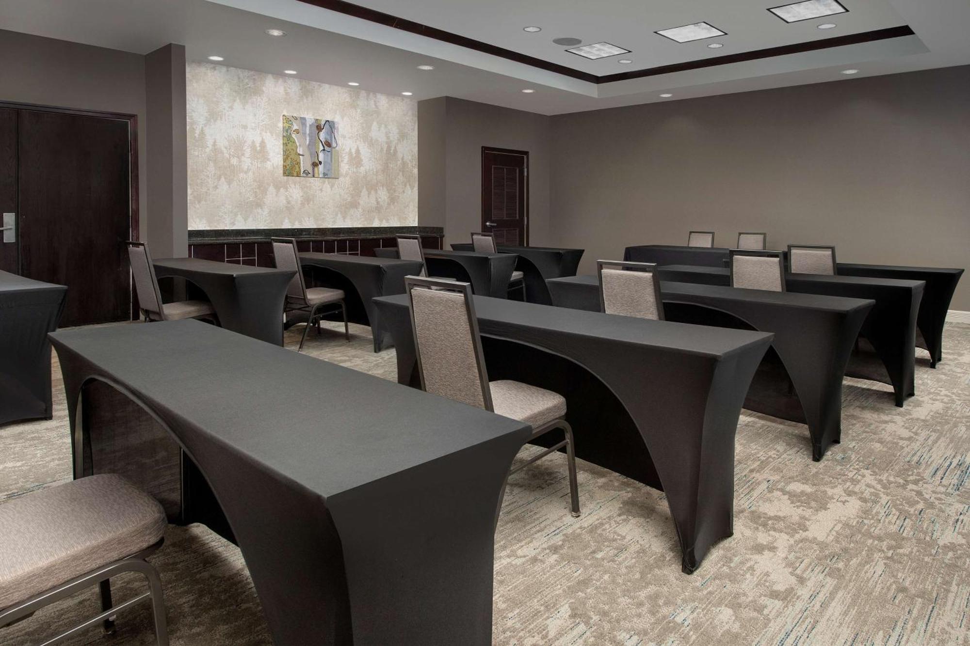 Hilton Garden Inn Dallas/Данканвиль Экстерьер фото