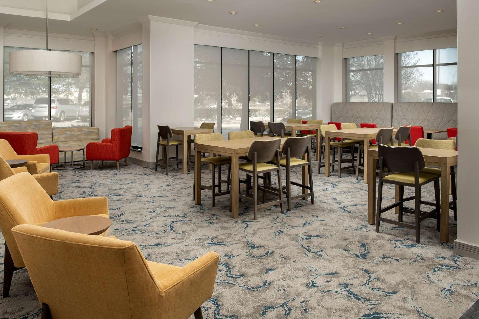 Hilton Garden Inn Dallas/Данканвиль Экстерьер фото